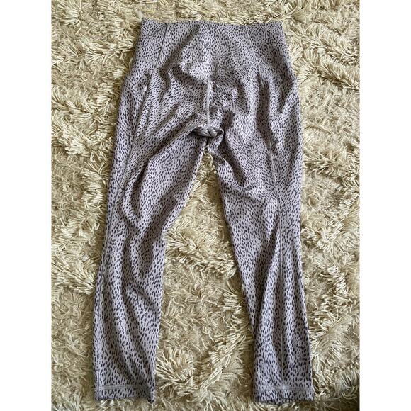 Athleta 7/8 Leggings Dalmatian Dotted Print High Waist Neutral Functional Yoga - Picture 3 of 7
